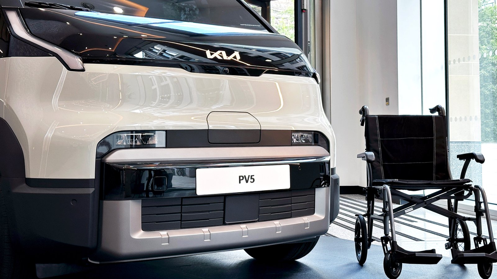 Kia PV5 WAV kerekesszékes elektromos autó oldalsó rámpával